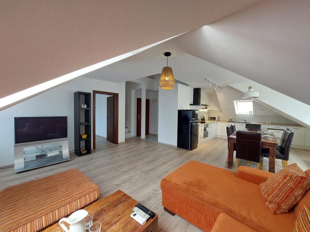 Utulny Apartman V Bratislava 4 Exterior photo